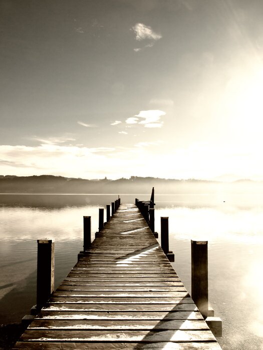 Fotobehang Houten pier op het meer