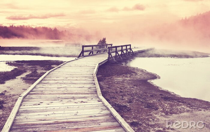 Fotobehang Houten promenade en stomende wateren