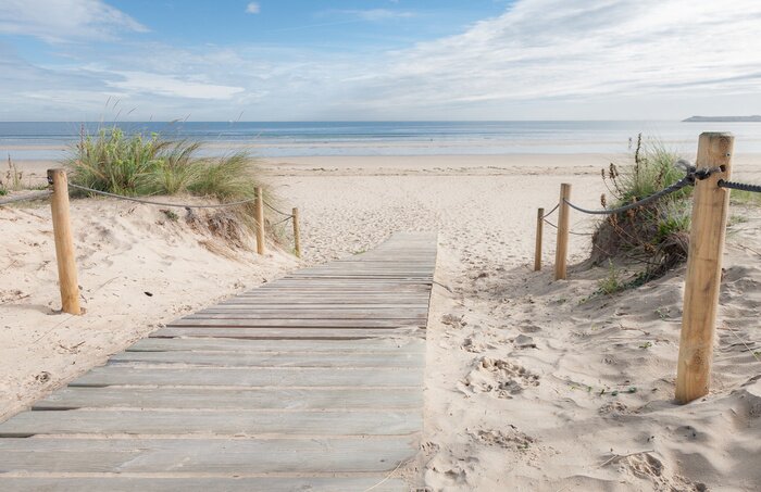 Fotobehang Houten wandelpad op het strand