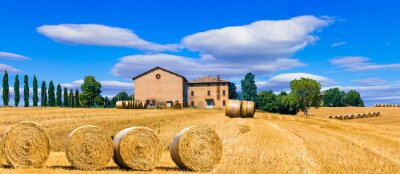 Fotobehang Huis en veld in Toscane