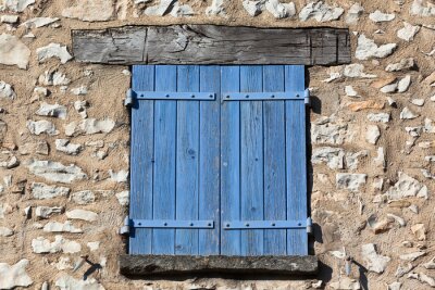 Fotobehang Huis gevel met blauwe luiken in Frankrijk