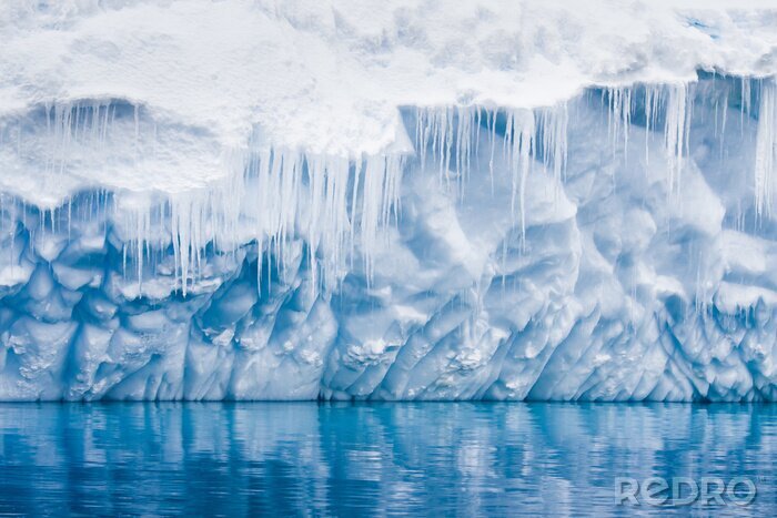 Fotobehang Ijspegels op een ijsberg