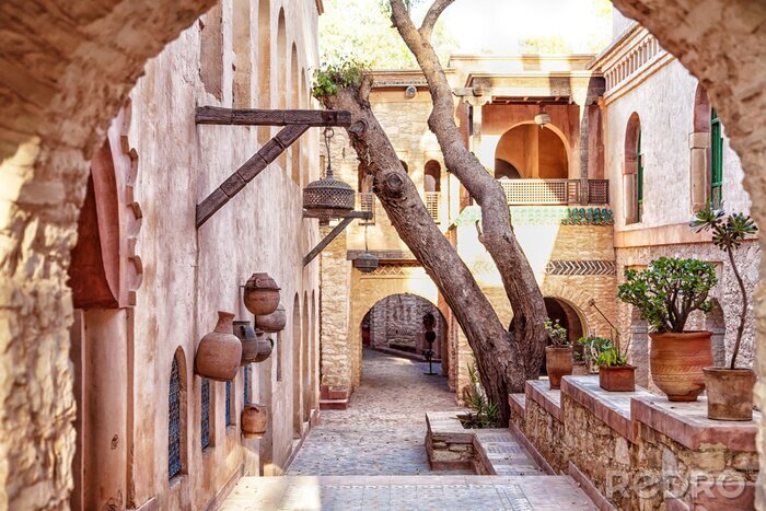 Fotobehang In de medina van Afrikaanse havenstad Agadir in Marokko met vele attracties en prachtige architectuur