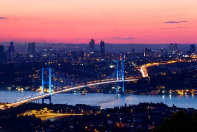 Istanbul Bosporus-brug op zonsondergang