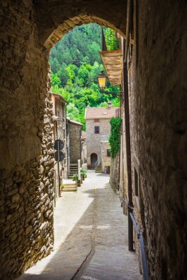 Italiaanse straat in een kleine provinciestad Toscaanse