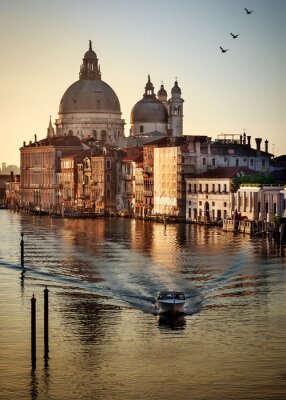 Jacht in de ochtend in Venetië