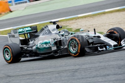 Fotobehang JEREZ DE LA FRONTERA, SPANJE - FEBRUARI 03: Nico Rosberg, piloot van het team Mercedes-test in de Formule 1 in Circuito de Jerez op 3 februari 2015 in Jerez de la Frontera.