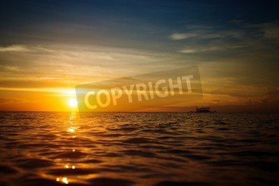 Fotobehang Kalme zee en zonsondergang