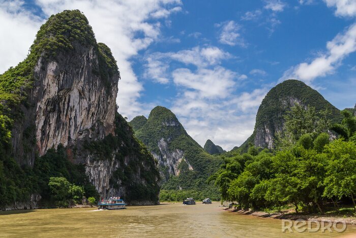 Fotobehang Karst bergen en kalksteen toppen van de Li-rivier in China