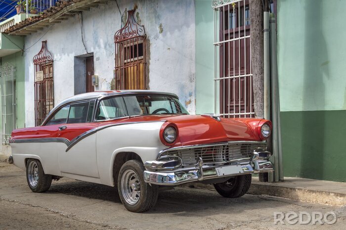Fotobehang Klassieke Amerikaanse oude auto in Trinidad, Cuba