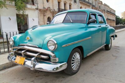 Fotobehang Klassieke blauwe Plymouth in Havana. Cuba.