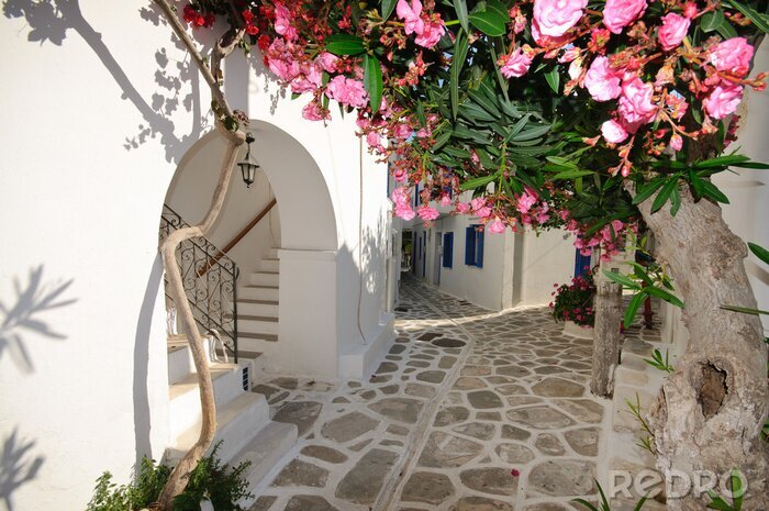 Fotobehang Kleine backstreet op Amorgos eiland, Griekenland