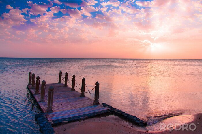 Fotobehang Kleine pier aan een rustig meer