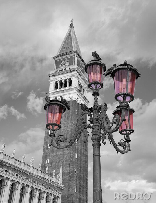 Fotobehang Kleurrijke lantaarns op zwart-witte achtergrond