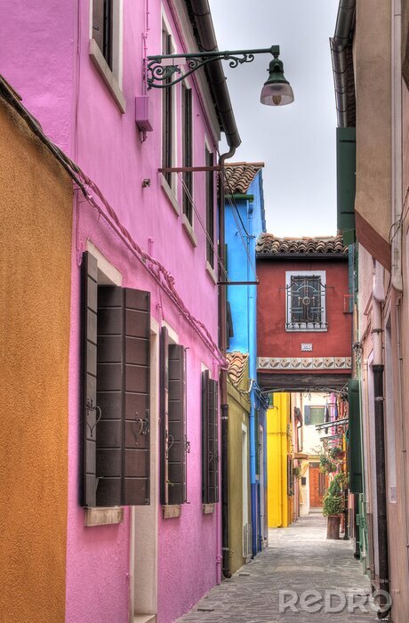 Fotobehang Kleurrijke steegje in Burano, Italië.