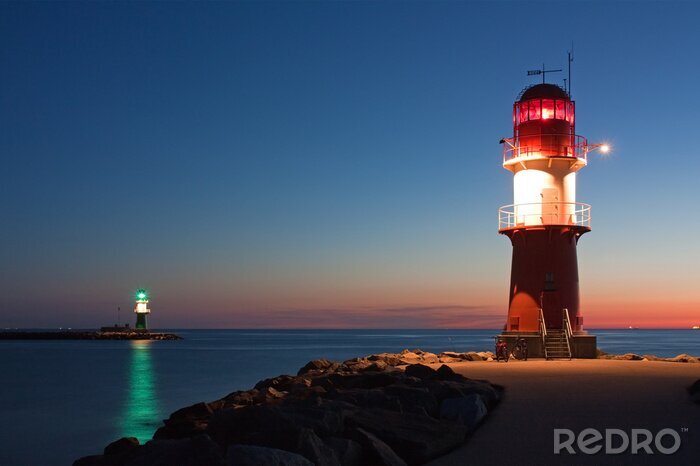 Fotobehang Kleurrijke vuurtorens bij nacht