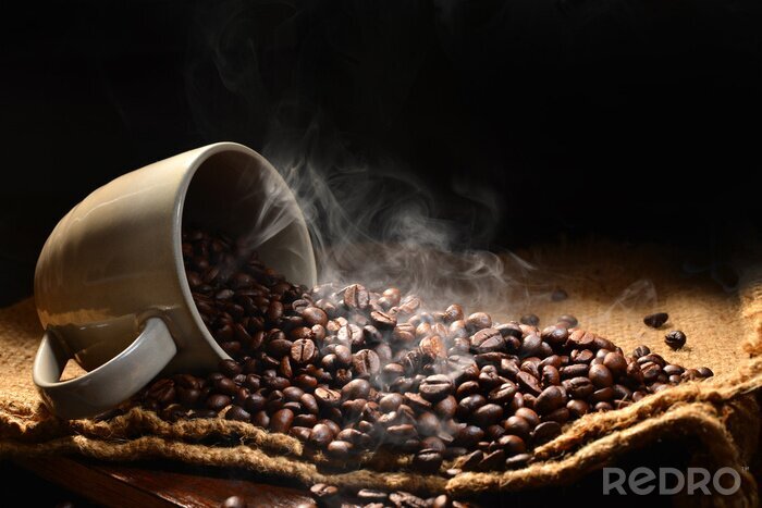 Fotobehang Koffie bonen met rook in een koffiekopje