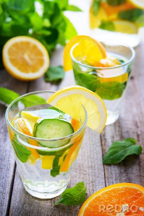 Fotobehang Komkommer-citroen en sinaasappeldrank