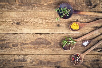 Fotobehang Kruiden op houten lepels
