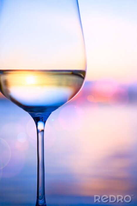 Fotobehang Kunst witte wijn op de zomer zee achtergrond