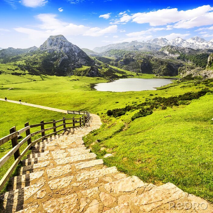 Fotobehang Lake Ercina, een van de meren van Covadonga, Asturië, Spanje.