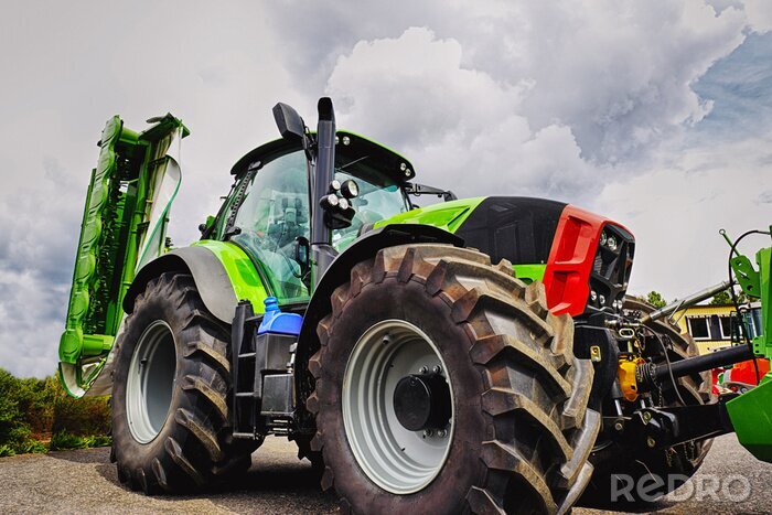 Fotobehang landbouw tractor en ploeg, reusachtige banden, nieuwste model