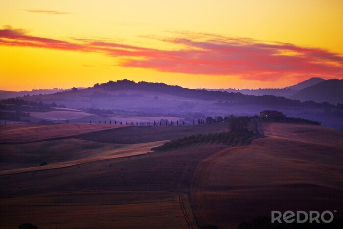 Fotobehang Landschap in Toscanië bij zonsondergang in de zomer