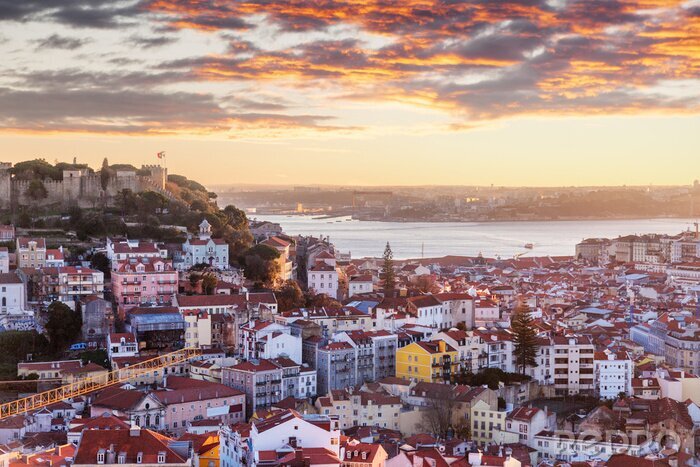 Fotobehang Landschap van Lissabon bij zonsondergang