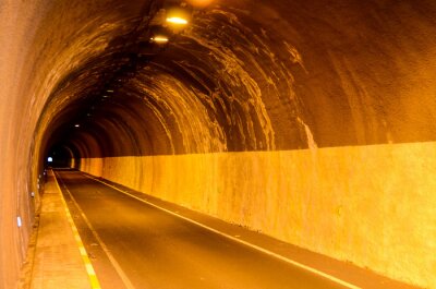 Fotobehang Lange gele tunnel
