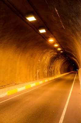Fotobehang Lange ondergrondse tunnel