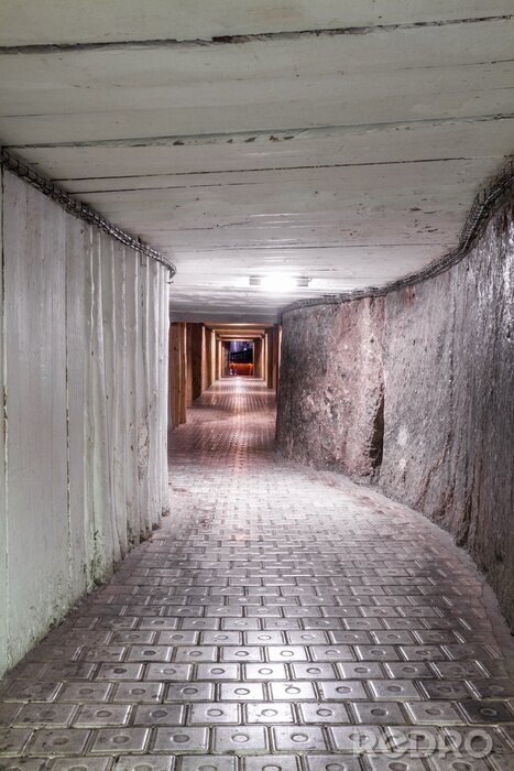 Fotobehang Lange oude tunnel