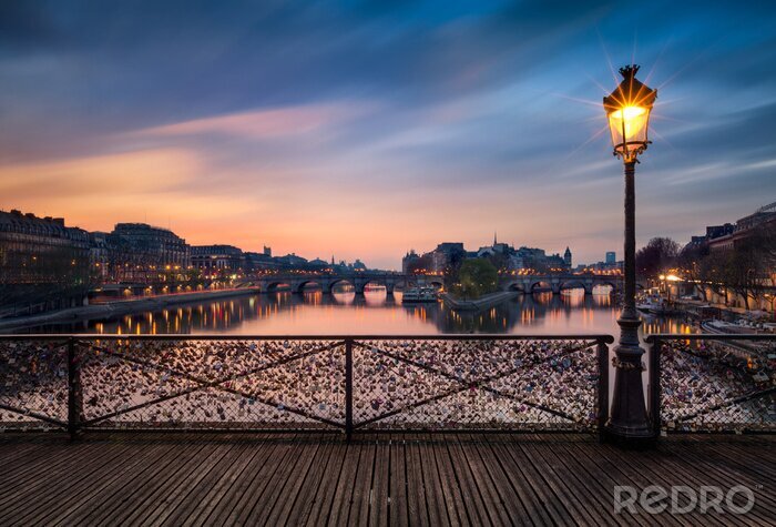 Fotobehang Lantaarn op een romantische brug