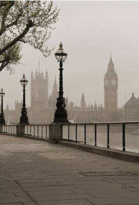Fotobehang Lantaarns in een mistig Londens landschap