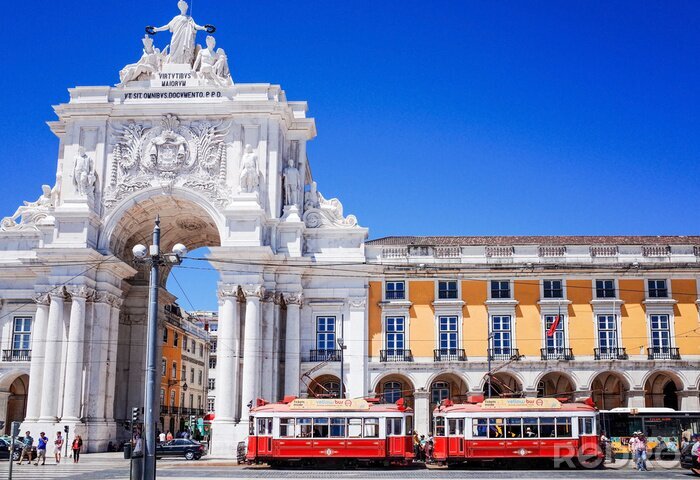 Fotobehang Lissabon en de tram voor de Arc de Triomphe