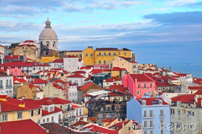 Fotobehang Lissabon met zijn kleurrijke huizen