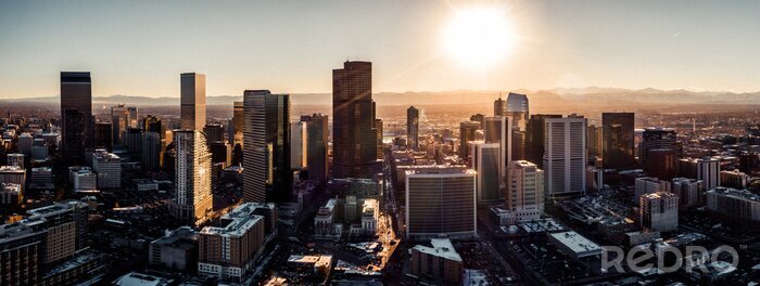 Fotobehang Luchtfoto drone - Stad van Denver Colorado bij zonsondergang