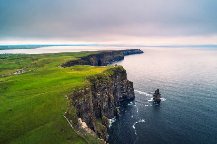 Fotobehang Luchtfoto van de pittoreske Cliffs of Moher in Ierland
