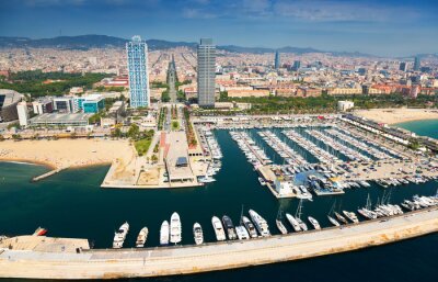 luchtfoto van Port Olimpic uit helikopter. Barcelona