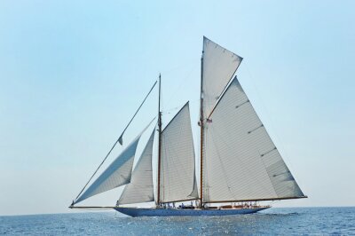 Fotobehang Luxe zeilboot op de oceaan