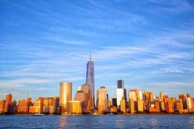 Manhattan wolkenkrabbers bij zonsondergang