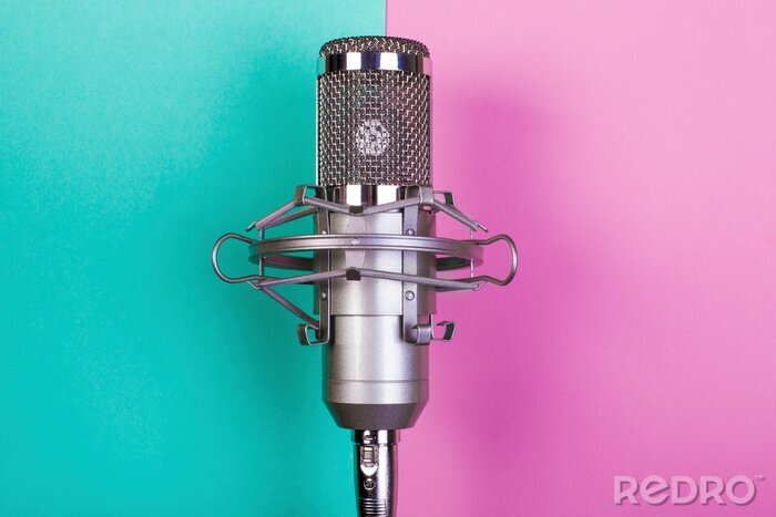 Fotobehang Microfoon in kleurrijke studio