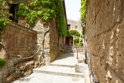 Fotobehang Middeleeuwse straat in het Italiaanse heuvel stad