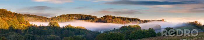 Fotobehang Mistig panorama van de natuur