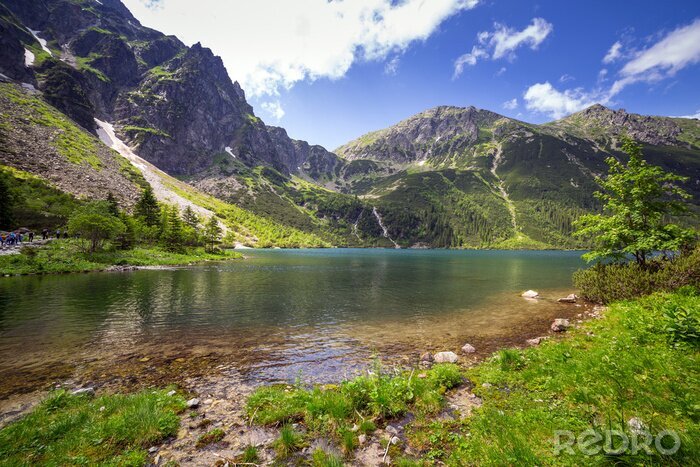 Fotobehang Mooi landschap van Tatra bergen en het meer in Polen