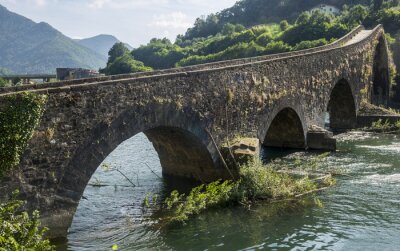Fotobehang Mooie brug in Toscane, Itali?