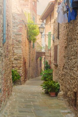 Fotobehang Mooie heuveltop stad in Toscane, Italië