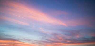 Mooie pastel bewolkte zonsondergang