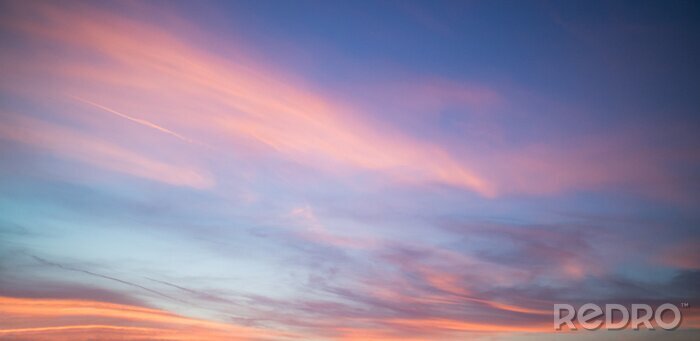 Fotobehang Mooie pastel bewolkte zonsondergang