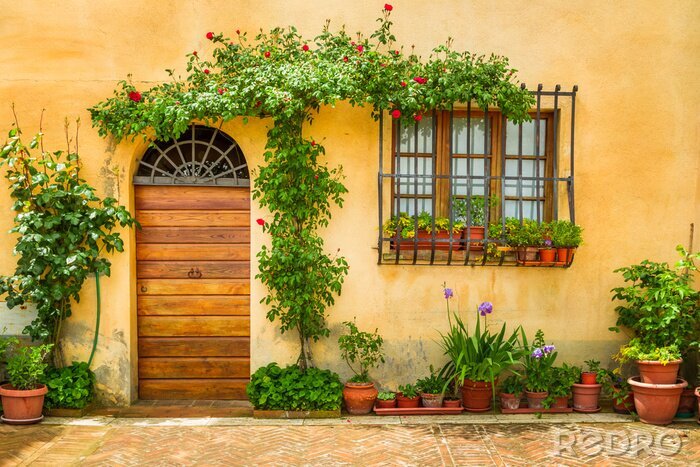 Fotobehang Mooie veranda versierd met bloemen in italië