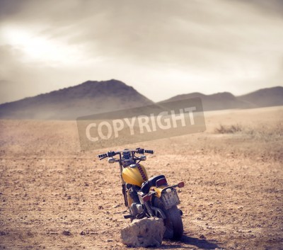 Fotobehang Motorfiets in de woestijn